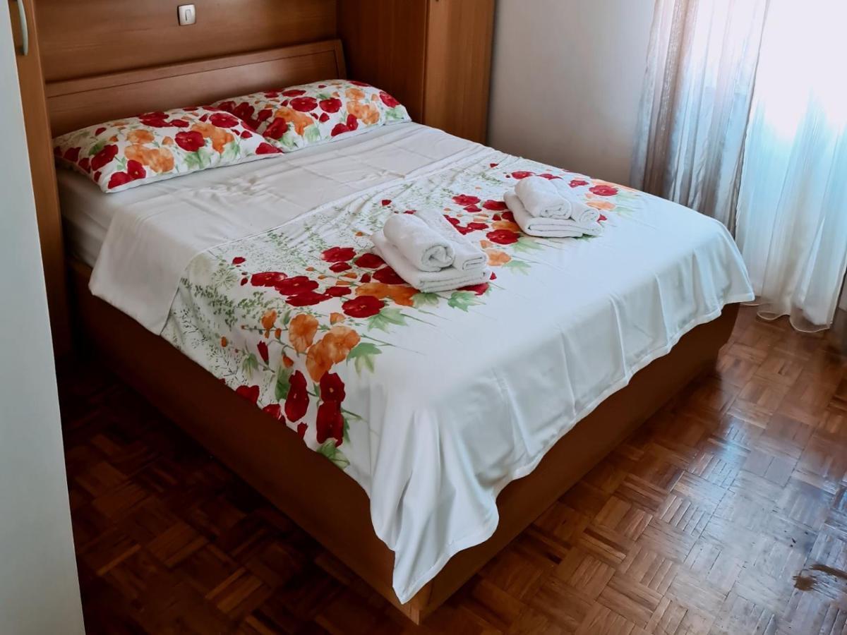 Izola City Center Apartment Екстер'єр фото