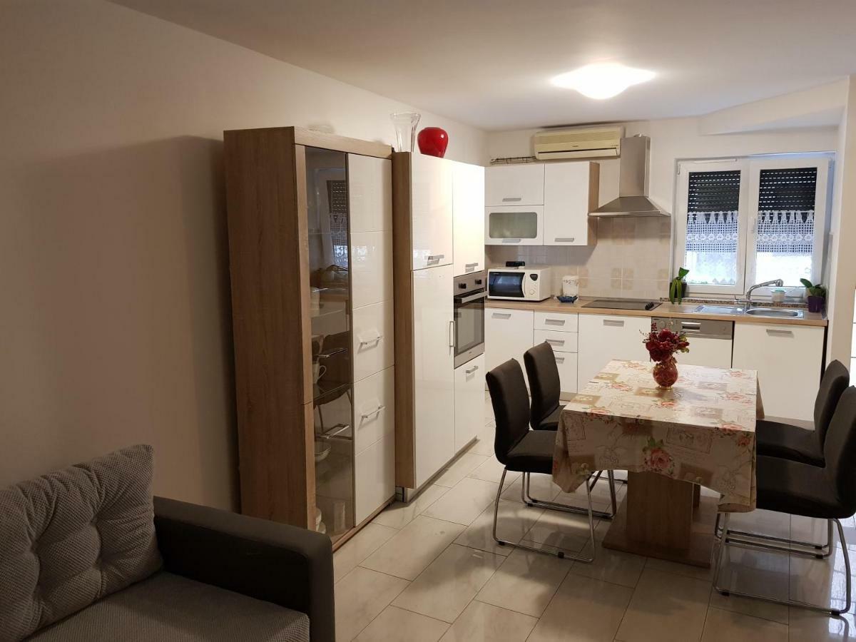 Izola City Center Apartment Екстер'єр фото
