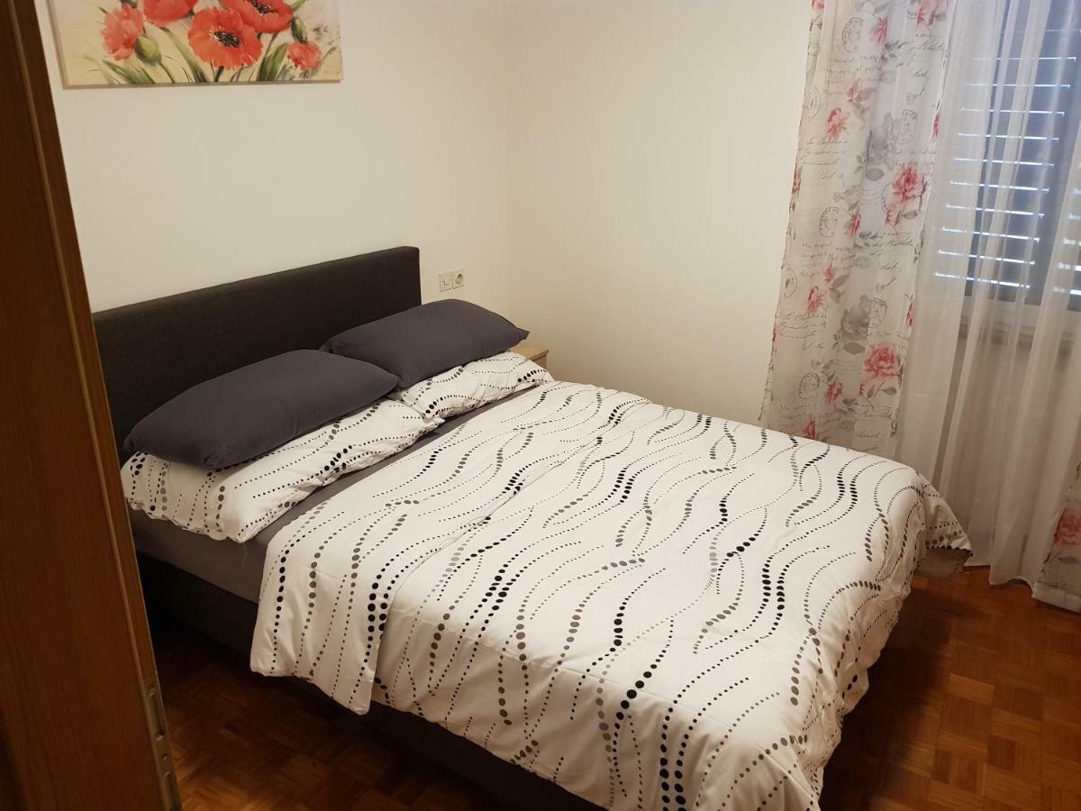 Izola City Center Apartment Екстер'єр фото